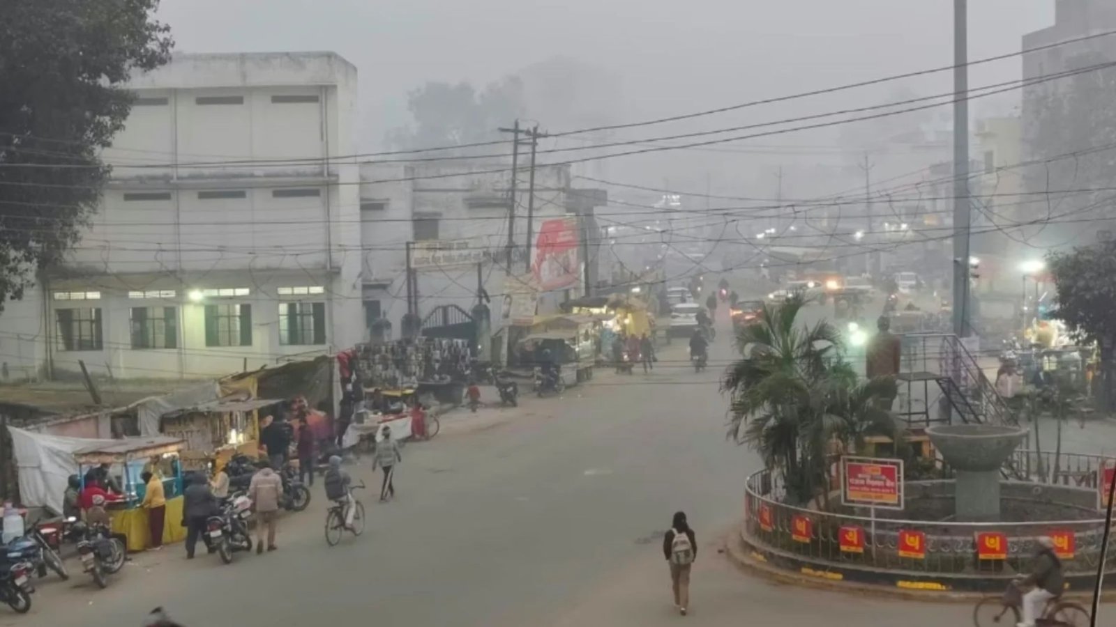 लखनऊ में 1-8 तक की कक्षाएं सुबह 10 से चलेंगी:प्री-प्राइमरी; नर्सरी के बच्चों की 27 दिसंबर तक छुट्‌टी, DM ने जारी किया आदेश